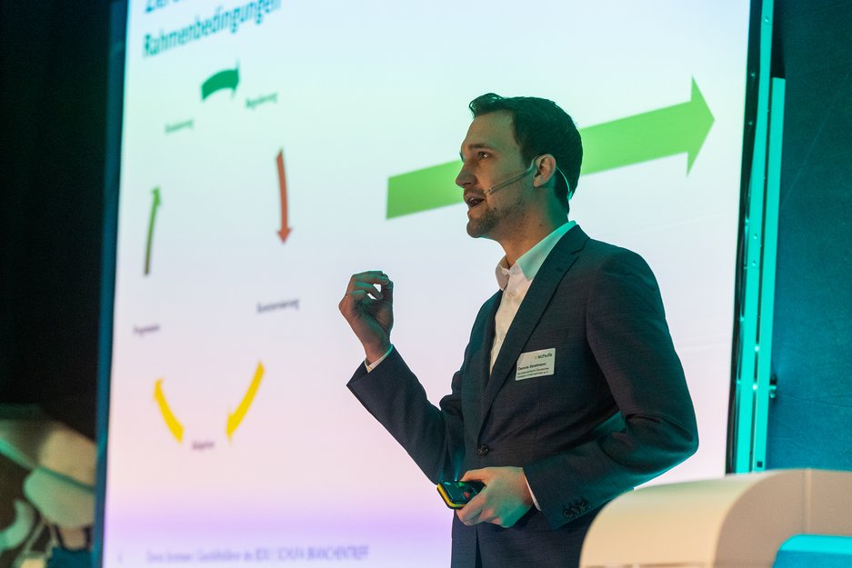 Dennis Stratmann informiert über aktuelle Gesetze