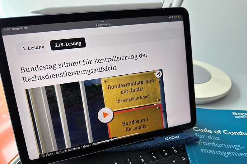 Bild von der Zustimmung des Bundestags zur Zentralisierung der Inkasso-Aufsicht
