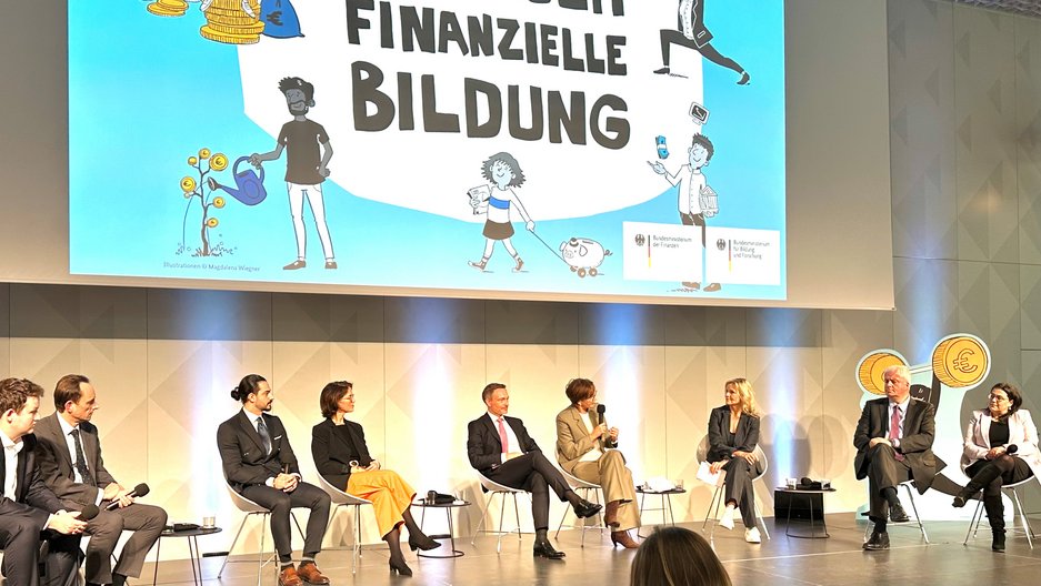 Diskussionsrunde zur Auftaktveranstaltung der Initiative "Aufbruch finanzielle Bildung